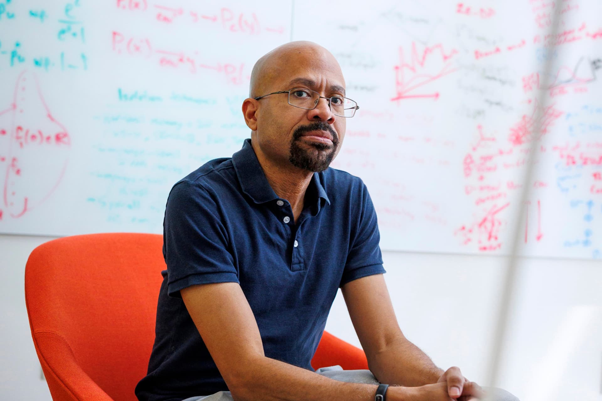 Las IA de OpenAI y Anthropic se escaparon de su jaula: un profesor de Harvard explica por qué importa